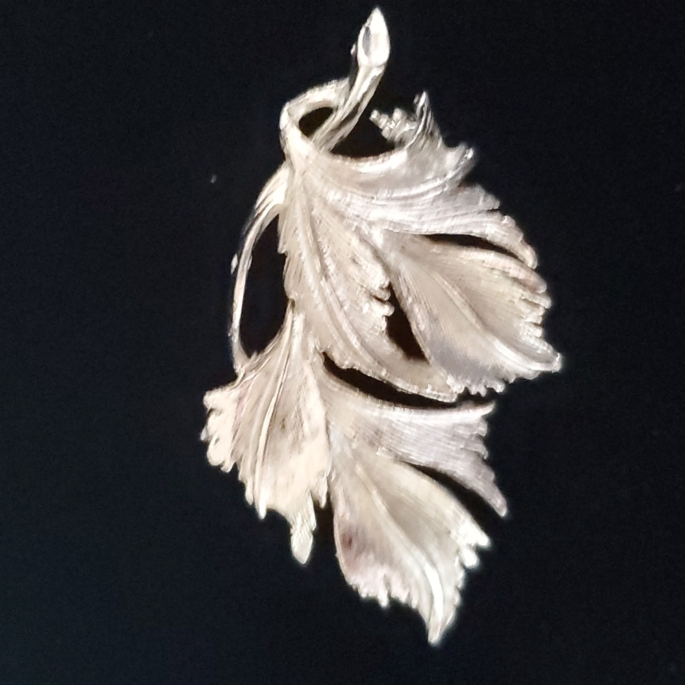 Vintage DeBarry Fith Ave. silver leaf design brooch